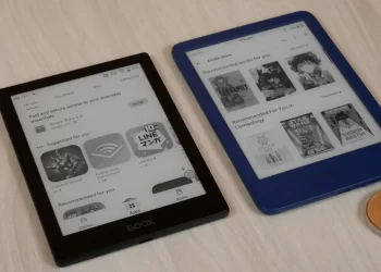 Onyx Boox Poke 5 vs Amazon Kindle