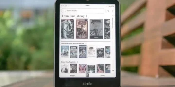 Tại sao Kindle Colorsoft có màn hình màu, nhưng mở sách màu chỉ có đen trắng?